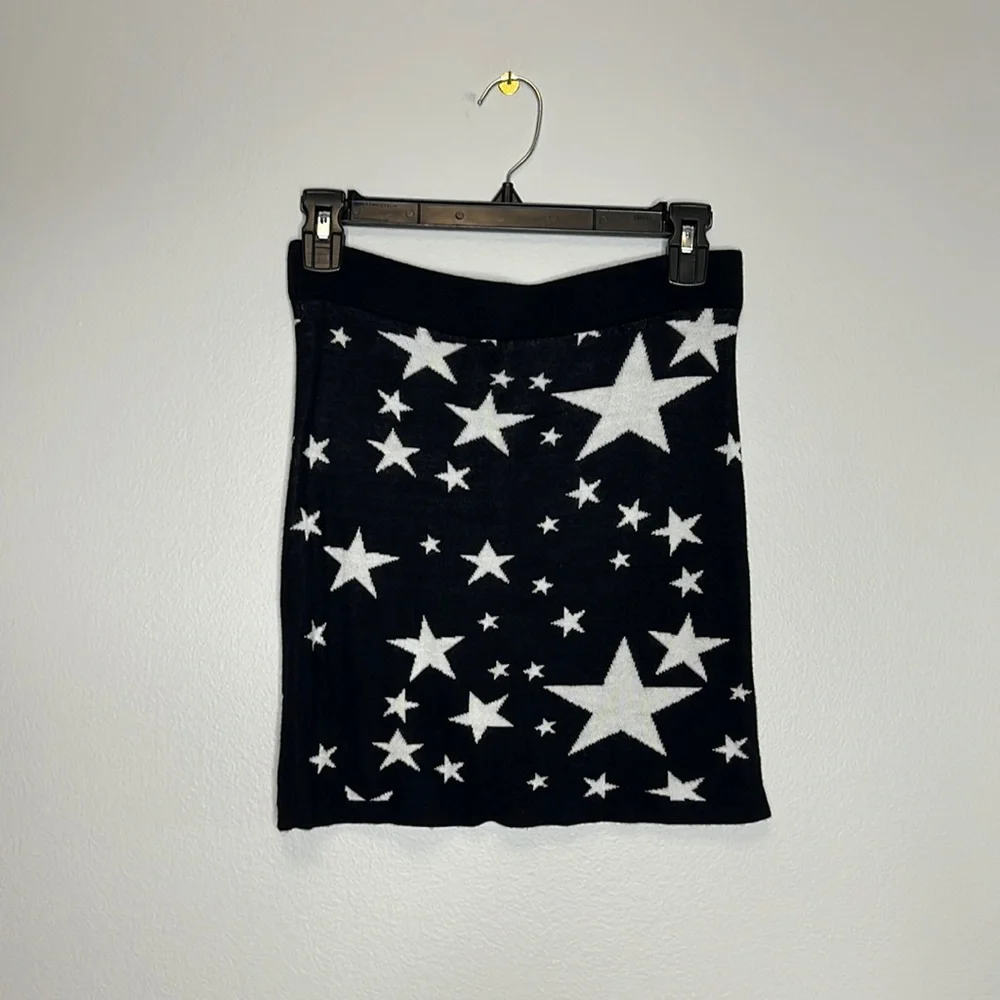 H&M DIVIDED black and white Stars stretchy knit mini skirt size Small